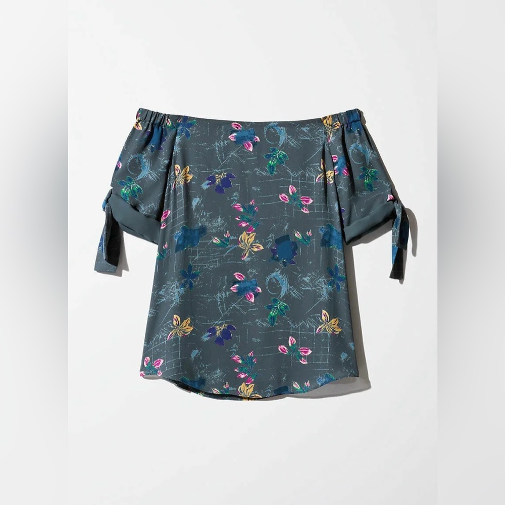 Aritzia Babaton Malik Off Shoulder Blouse size xs